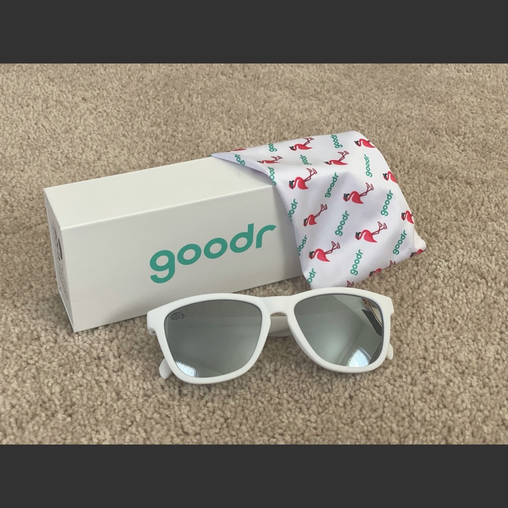 NWOT GOODR White sunglasses